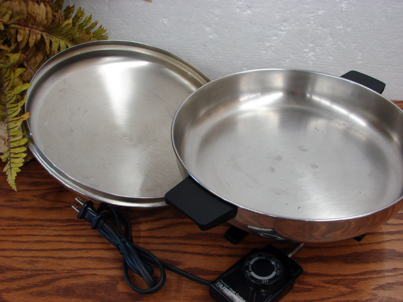 Vintage Well Loved Farberware Stainless Steel Electric Skillet Buffet Server 322 Tested - Image 3