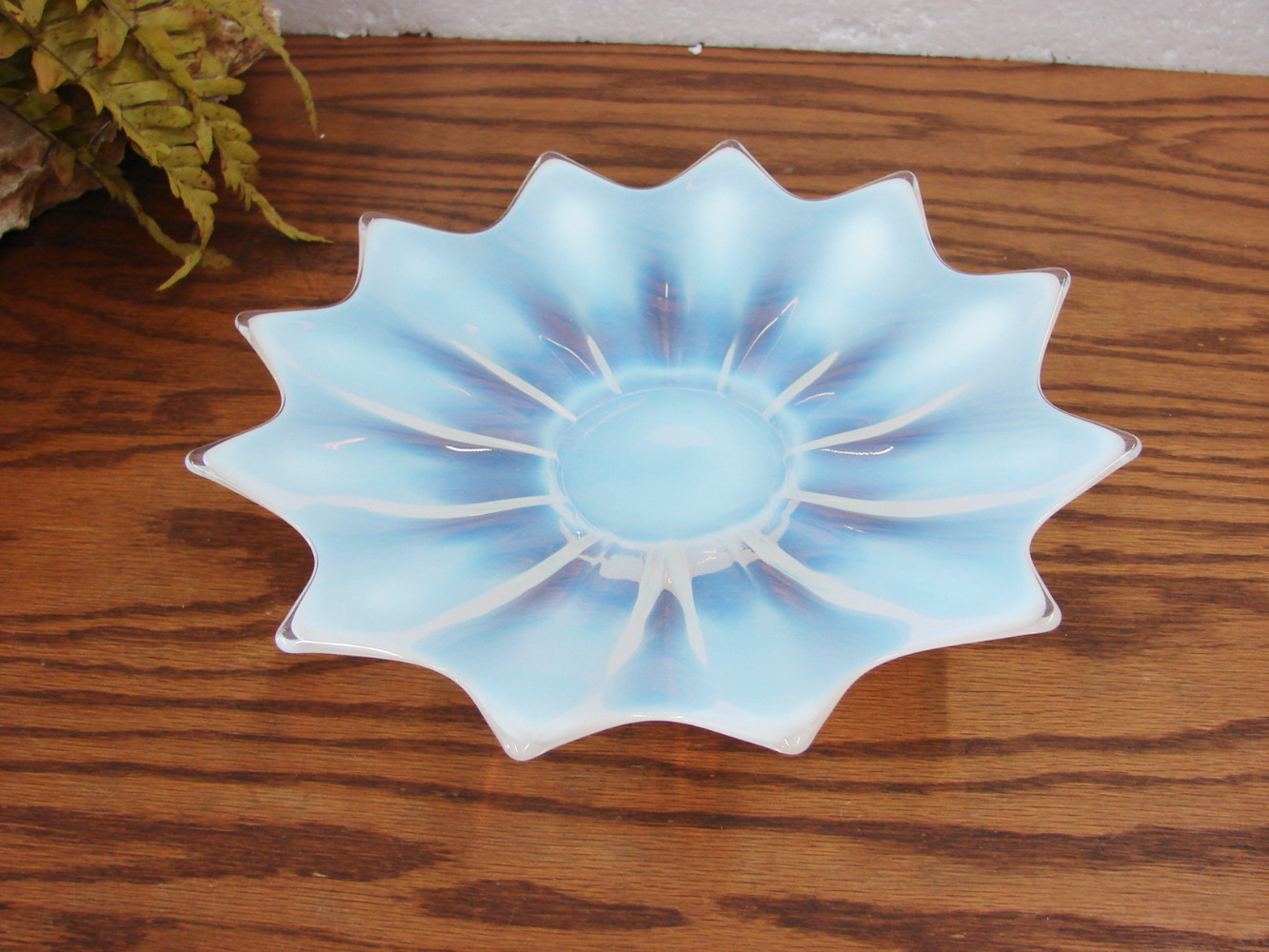 Vintage Fostoria White Opalescent Heirloom Starburst 12 Point Dish - Image 2