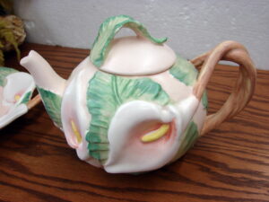 Retired Fitz & Floyd Hand Painted Calla Lily Tea Pot Sugar Bowl w/ Lid Satin Finish #1987 #1997
