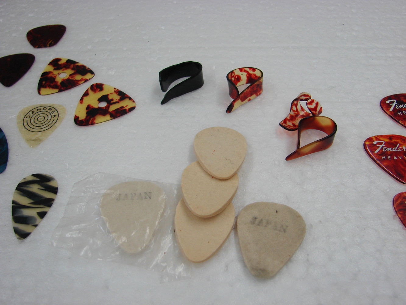 Mixed Lot 35 Vintage Guitar Picks Fiber Japan D'Andrea Fender Medium and Heavy Tortoise etc. - Image 3