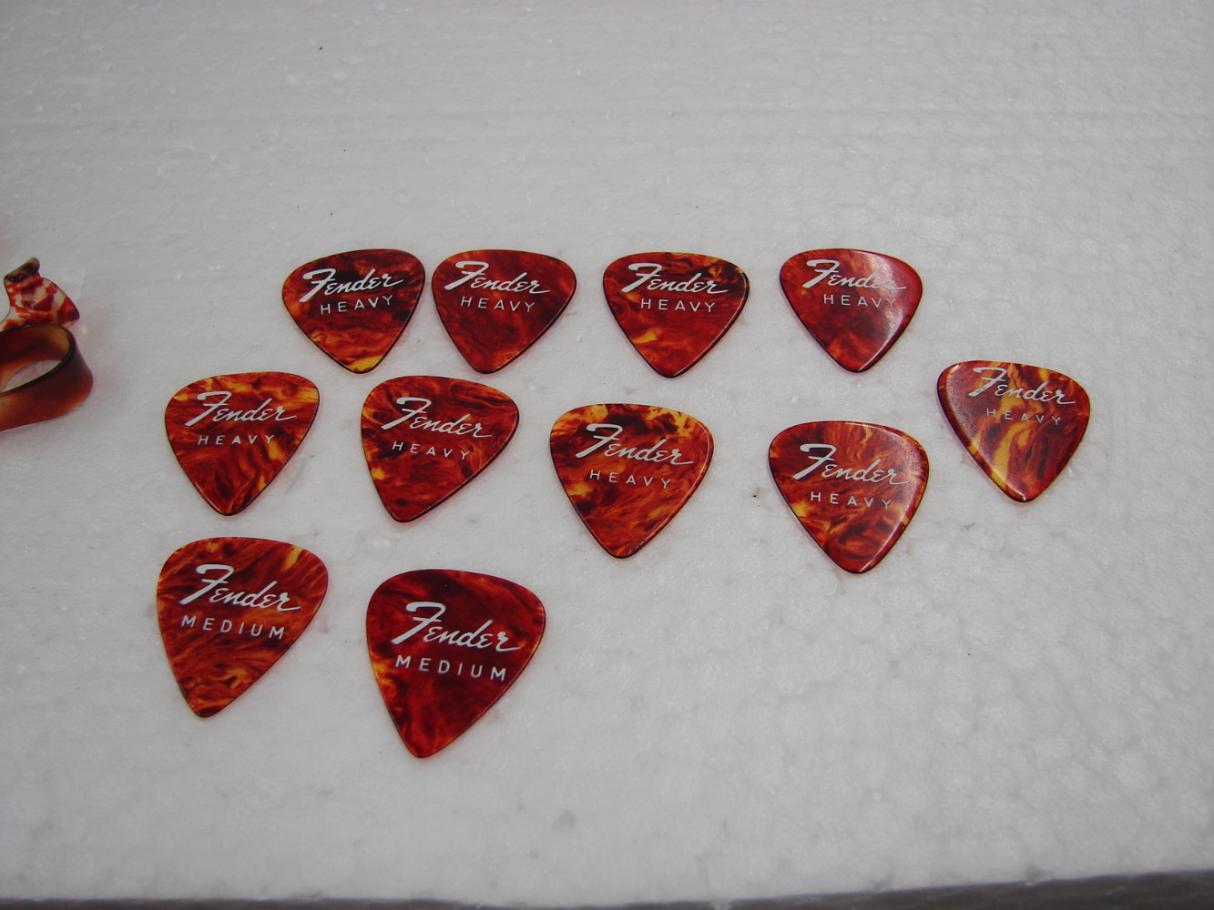 Mixed Lot 35 Vintage Guitar Picks Fiber Japan D'Andrea Fender Medium and Heavy Tortoise etc. - Image 4