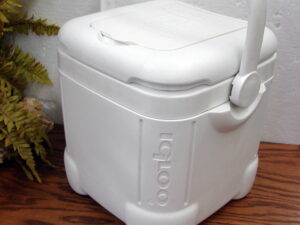 Igloo Ice Cube Cooler 12" Square White 12 Quart 14 Can w/ Handy Handle