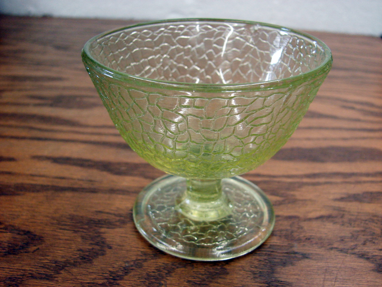 Vintage LE Smith Yellow Uranium Crackle By Cracky Glass Sherbet Cup - Image 2