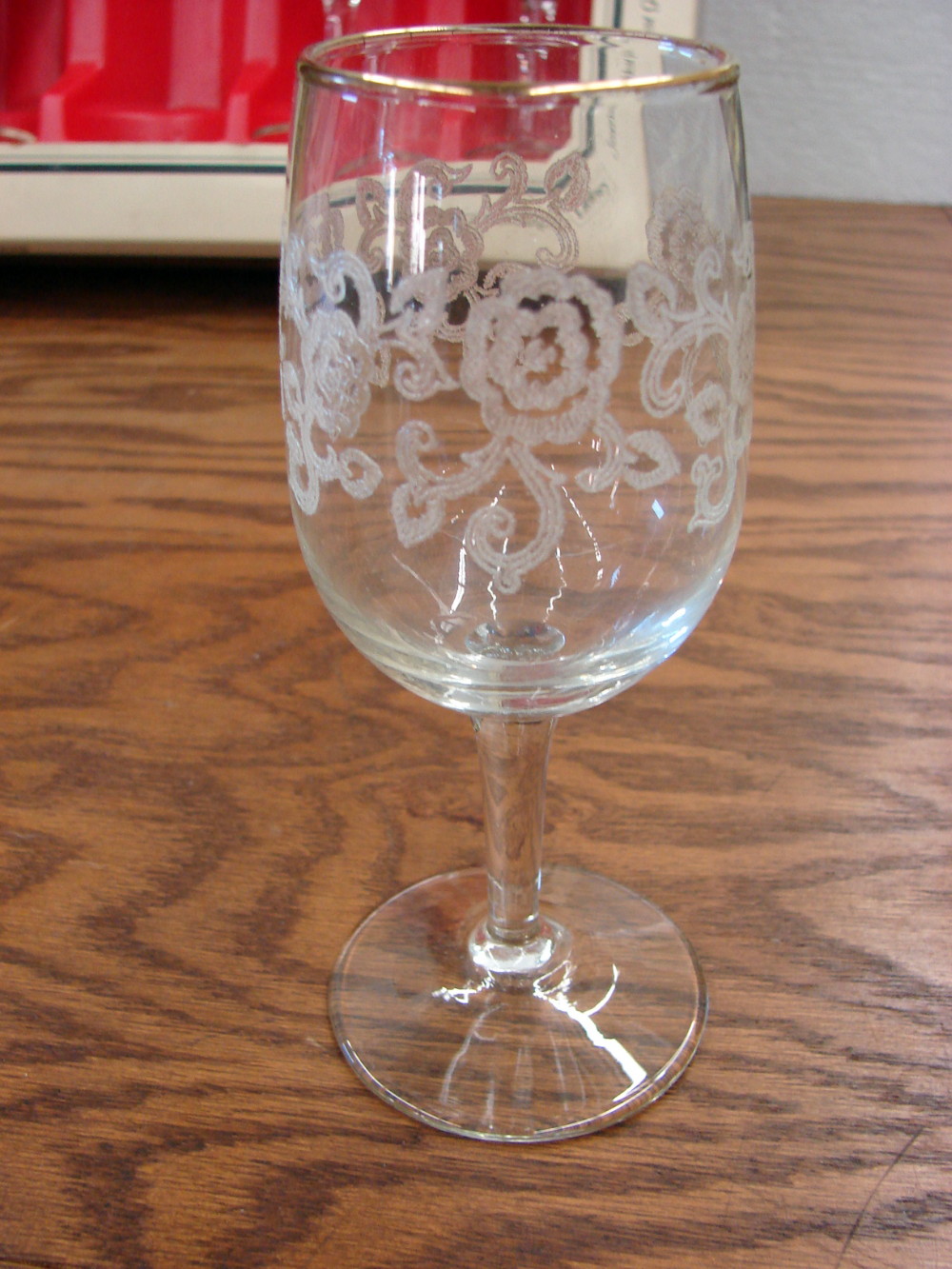 Set/8 Boxed Set Libbey Rose Etching Gold Rim Wine Glasses 6 1/2 oz - Image 2