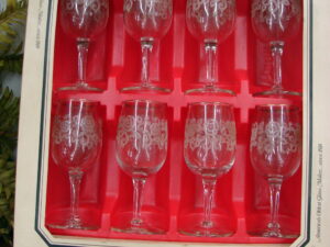 Set/8 Boxed Set Libbey Rose Etching Gold Rim Wine Glasses 6 1/2 oz