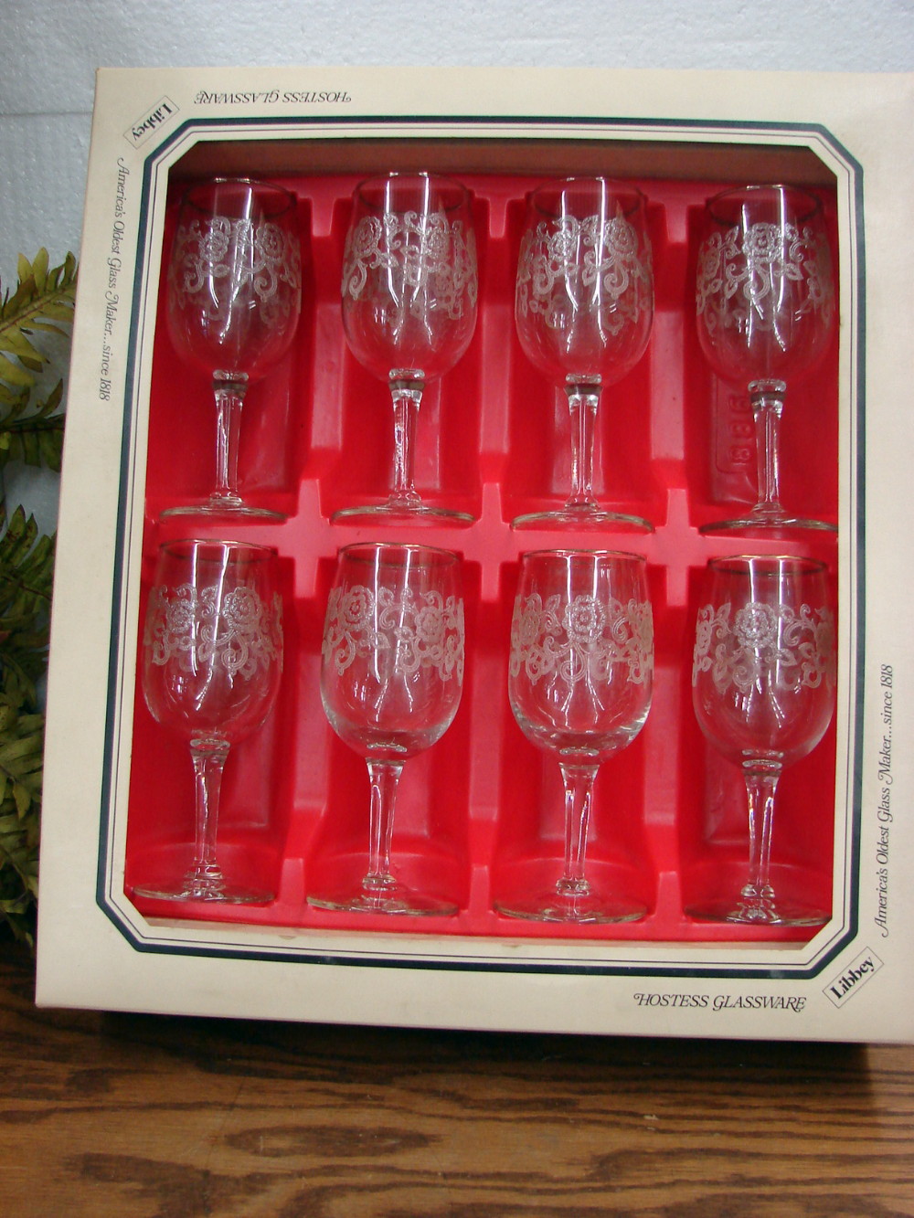 Set/8 Boxed Set Libbey Rose Etching Gold Rim Wine Glasses 6 1/2 oz