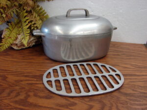 Vintage Wagner Ware Sidney O 4265-P Magnalite Oval Roaster w/ Lid & Trivet