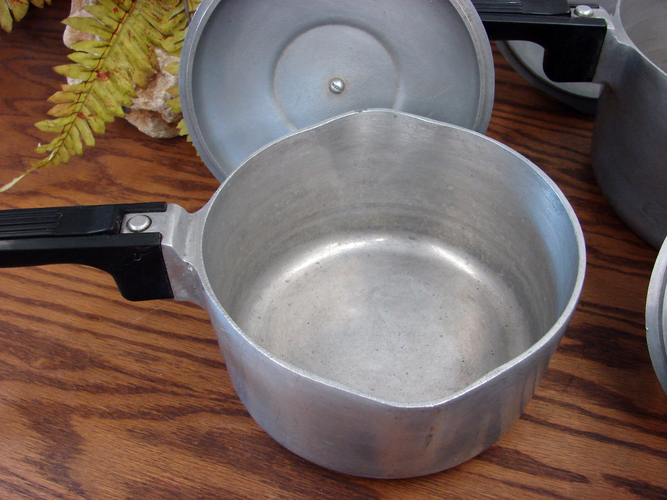 Vintage Wagner Ware Magnalite 4681 1/2, 4682 and 4684 Quart Sauce Pan w/ Lid - Image 3