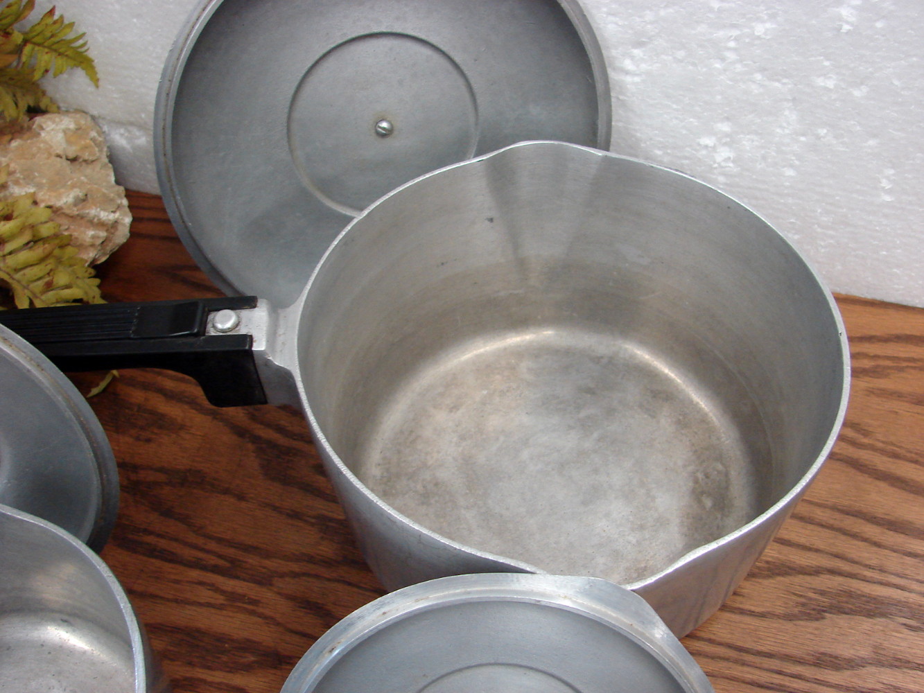 Vintage Wagner Ware Magnalite 4681 1/2, 4682 and 4684 Quart Sauce Pan w/ Lid - Image 4