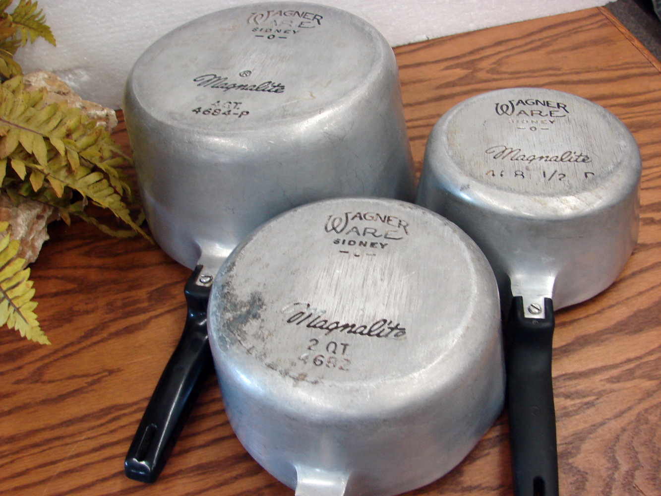Vintage Wagner Ware Magnalite 4681 1/2, 4682 and 4684 Quart Sauce Pan w/ Lid - Image 5