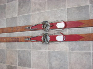 Vintage Lund Maple Wood Snow Skis w/ Bindings Antique Ski Lodge Decor Red White Diamond