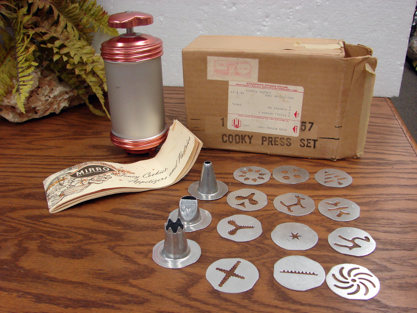 Complete Vintage Mirro #358 Spritz Cookie Cooky Press Fat Reservoir Copper Accents Cardboard Box