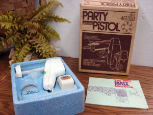 Vintage Complete Wear-Ever Montgomery Wards Party Pistol Electric Spritz Cookie Press Gun