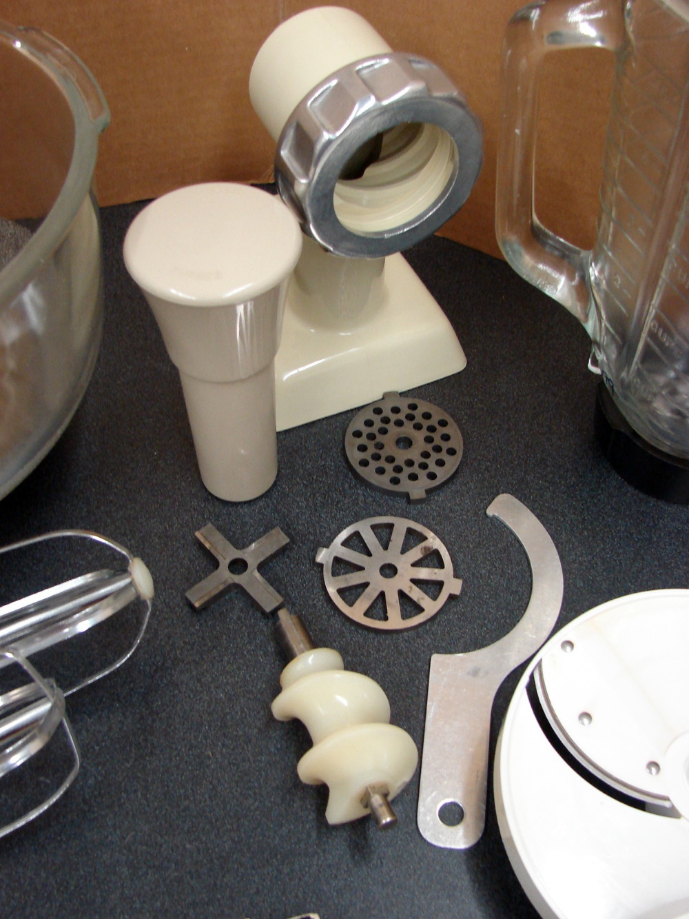 32 pc Vintage Oster Regency Controlled Power Kitchen Center Stand Mixer Food Processor Grinder Almond - Image 4