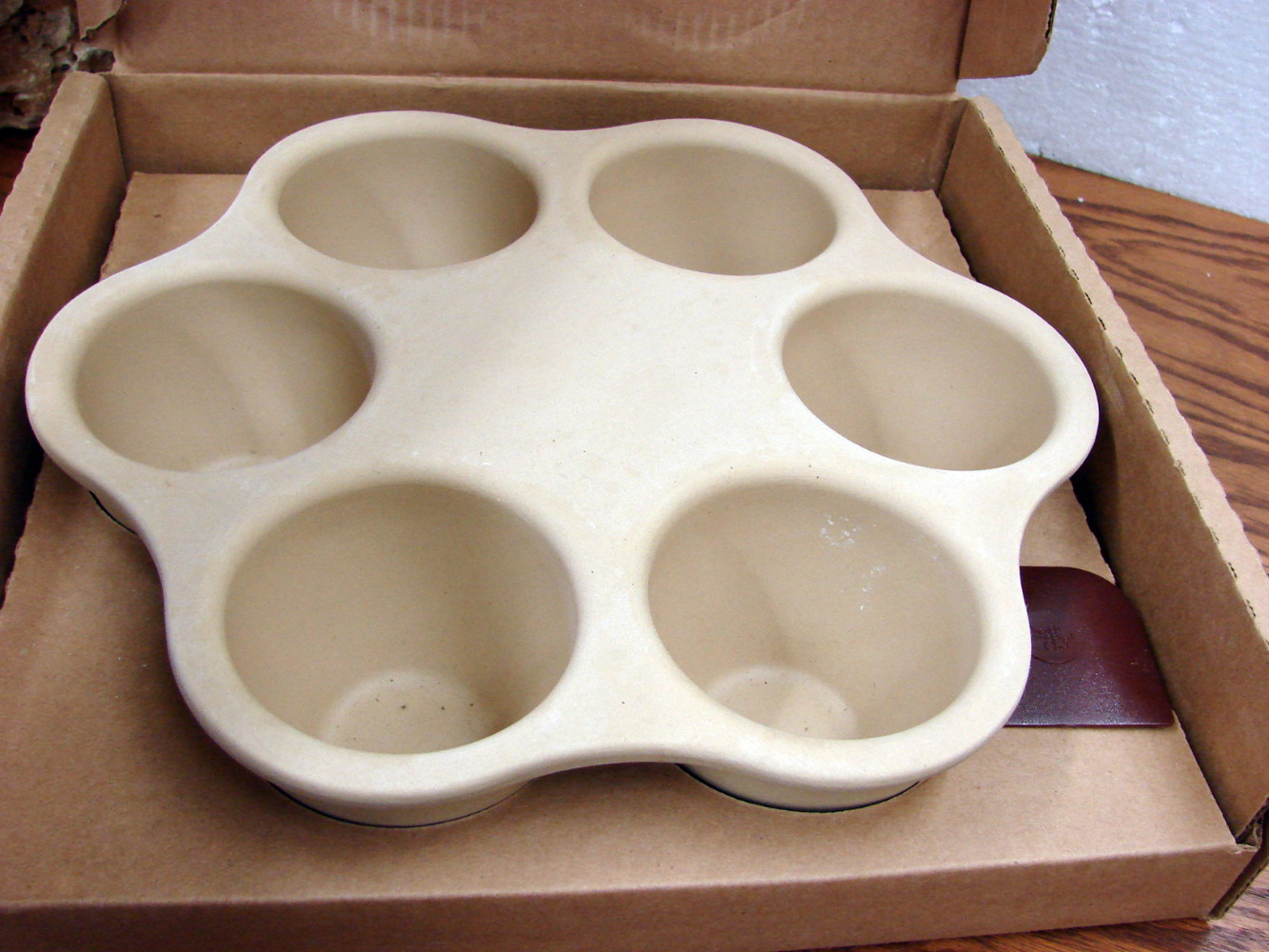 Like New #1373 Pampered Chef Stoneware Single Serving Cake Quiche Muffin Pan