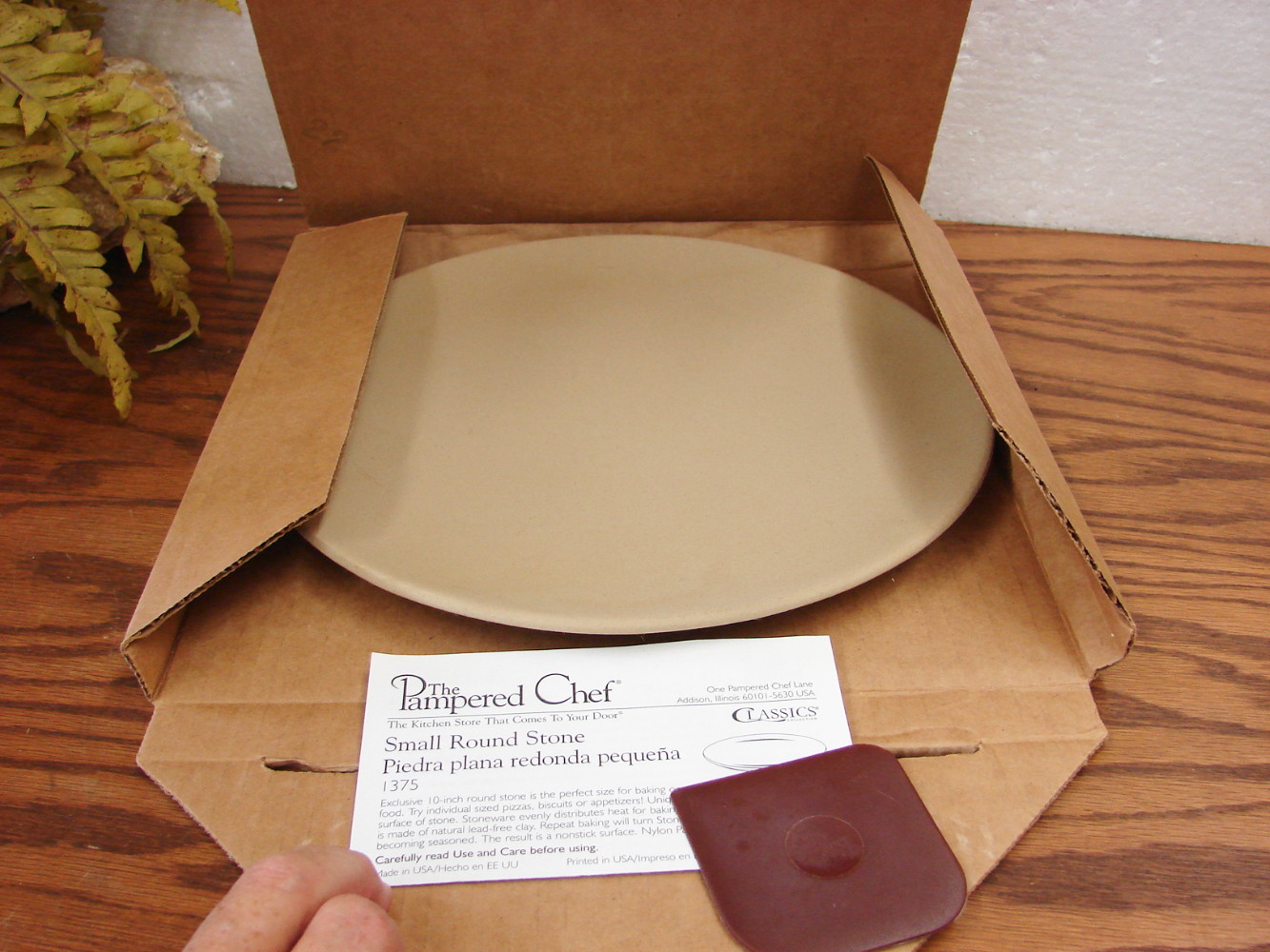 Brand New #1375 Pampered Chef 10" Stoneware Round Individual Pizza Round Baking Stone