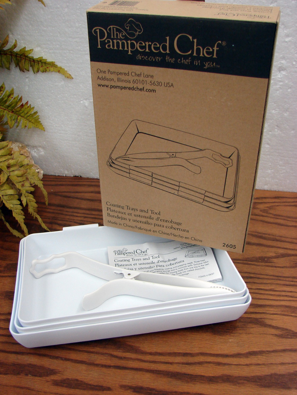 Brand New Pampered Chef #2605 Breading Coating Trays and Tongs
