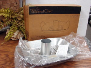 Brand New Pampered Chef BBQ Roasting Pan & Can Holder #2714