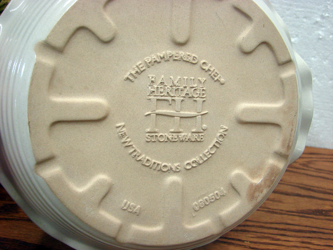 Pampered Chef Stoneware Vanilla Scalloped Deep Dish Baker Pie Pan Plate #1305 - Image 2