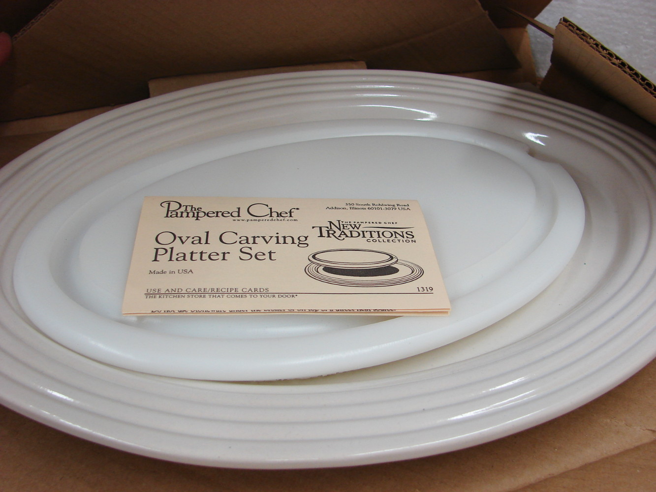 Brand New #1319 Retired Pampered Chef New Traditions Oval Carving Platter Set NIB