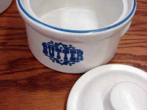 Vintage Pfaltzgraff Yorktowne Butter Tub Crock w/ Lid #065
