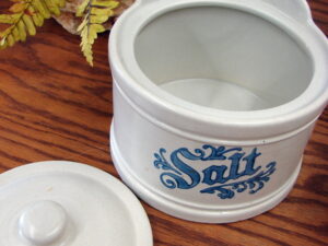 Vintage Pfaltzgraff Yorktowne Salt Cellar Box Stoneware w/ Lid Wall Mount