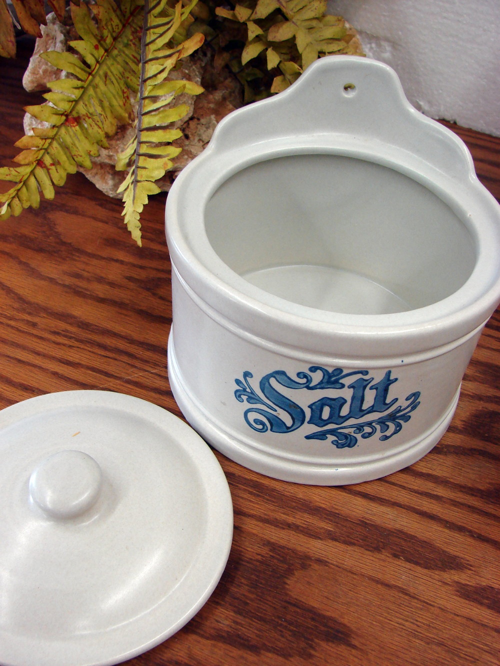 Vintage Pfaltzgraff Yorktowne Salt Cellar Box Stoneware w/ Lid Wall Mount