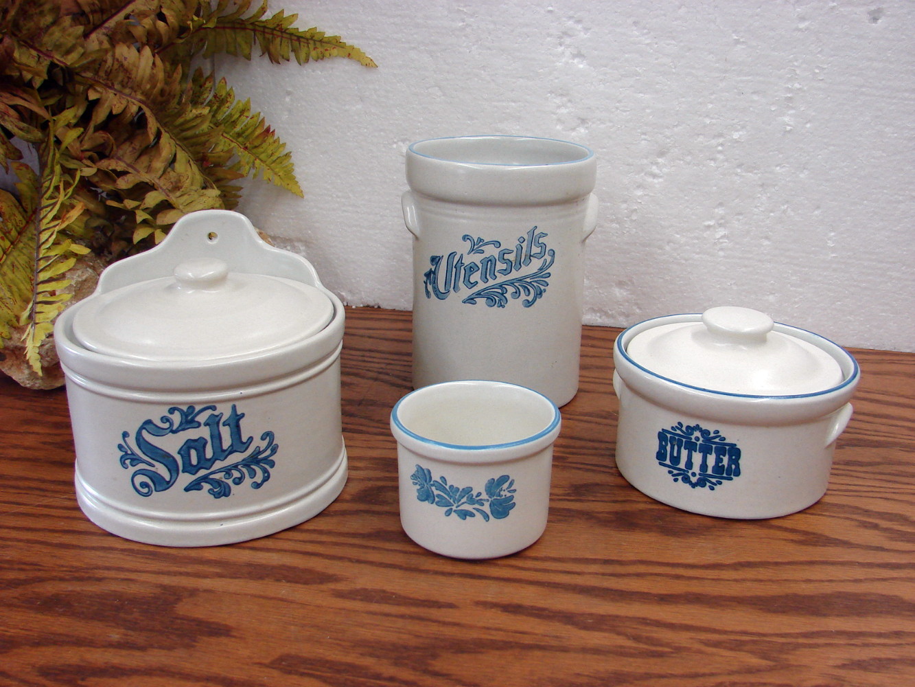 Vintage Pfaltzgraff Yorktowne Salt Cellar Box Stoneware w/ Lid Wall Mount - Image 3