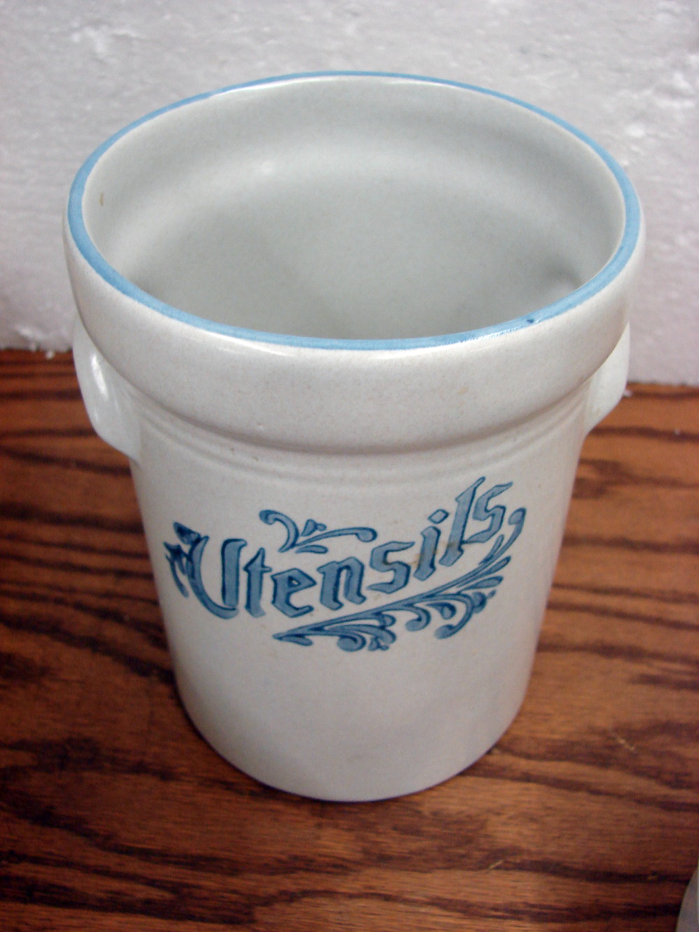 Vintage Pfaltzgraff Yorktowne Utensil Crock #500 Countertop Holder