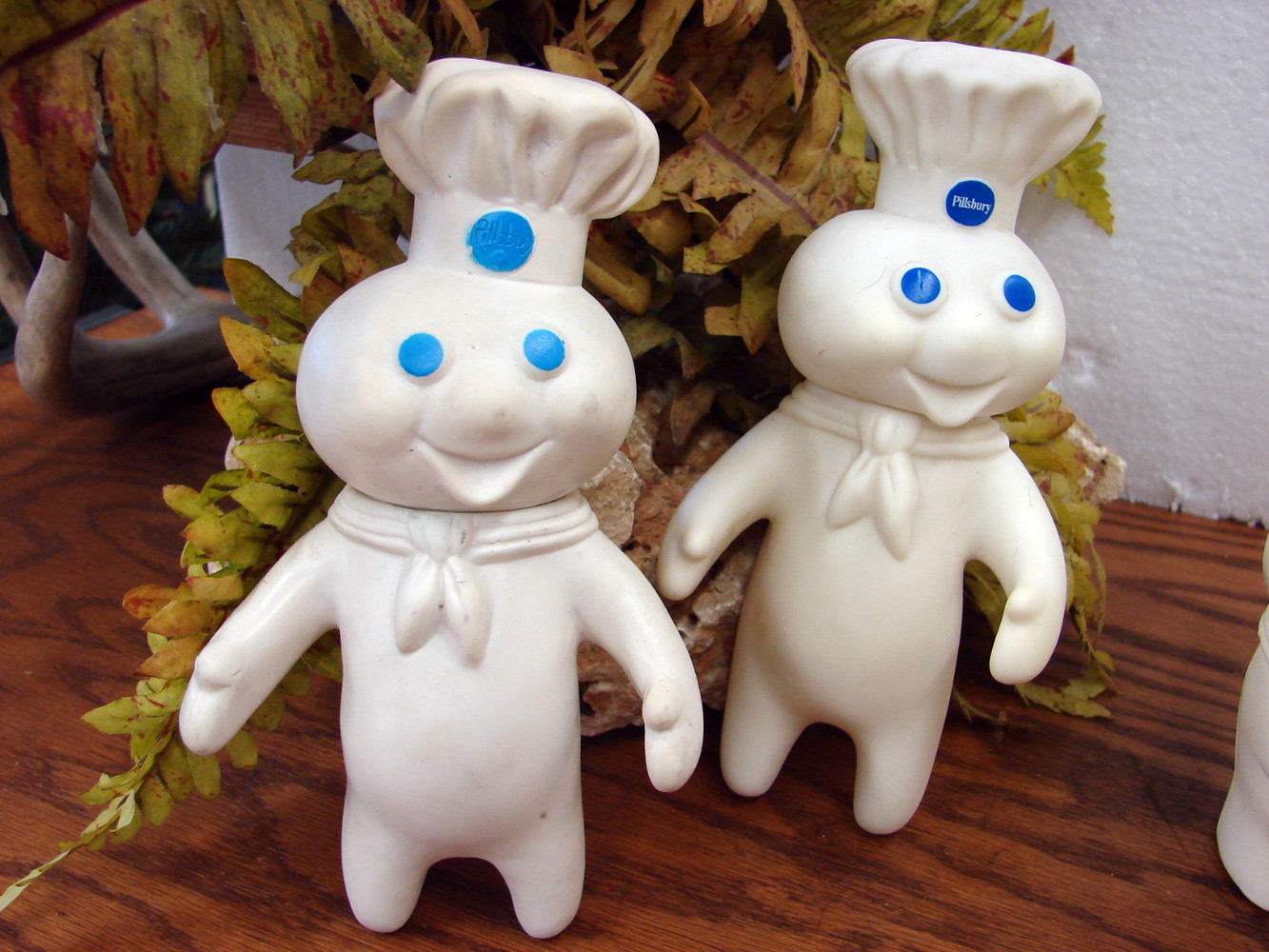 Vintage 1970's Pillsbury Dough Boy Set/6 Cups and Set/2 Rubber Vinyl Toys - Image 2