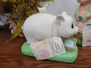 Vintage Precious Moments CobraCo Garden Figurine Pig with Chicken w/ Hang Tag