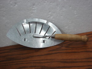 Vintage Aluminum Safe-Tee Strainer Sauce Pan Skillet One Handed Grease Strainer