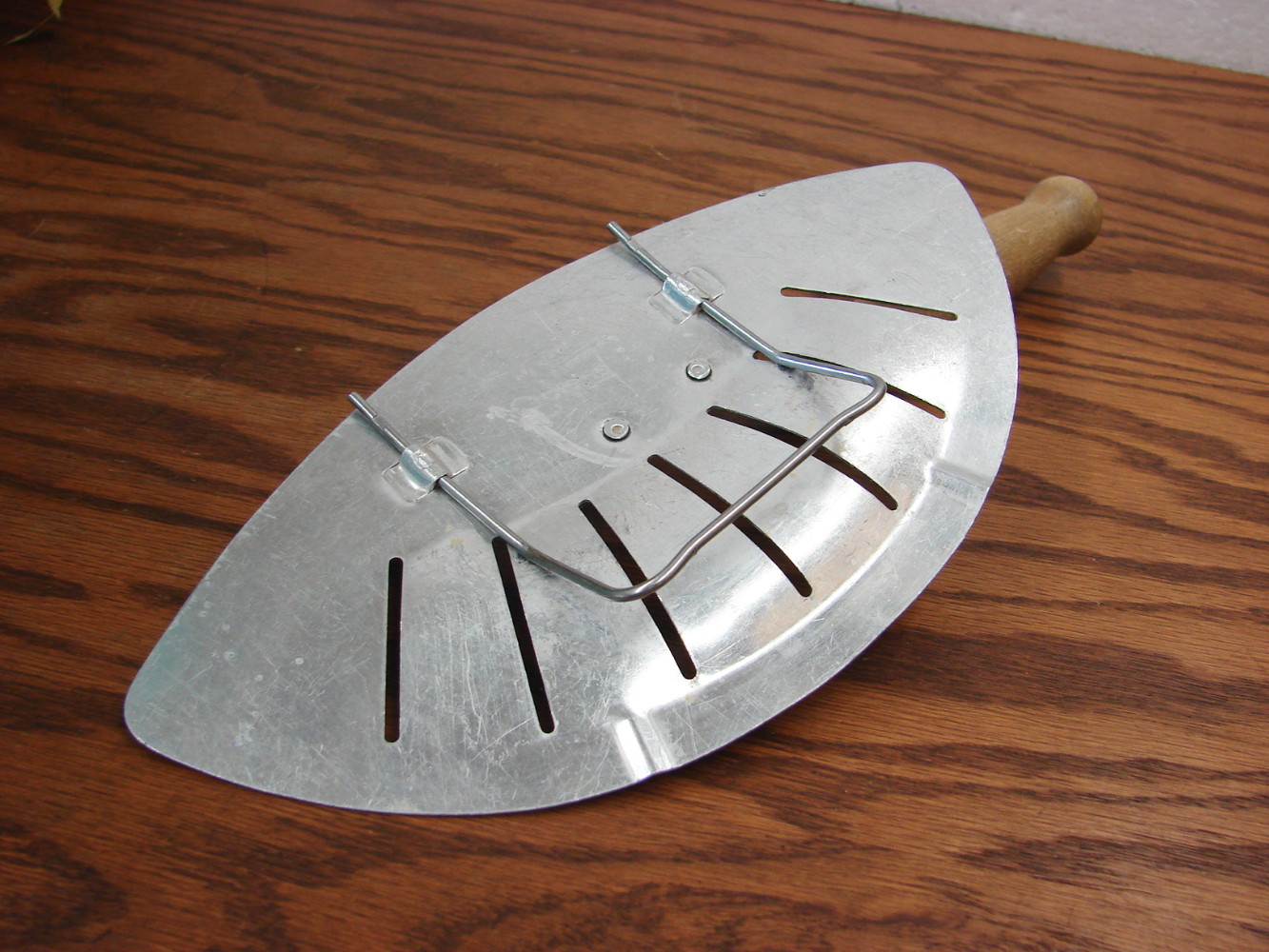 Vintage Aluminum Safe-Tee Strainer Sauce Pan Skillet One Handed Grease Strainer - Image 2
