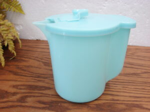 Tupperware Milk Creamer Pitcher w/ Flip Snap Pour Spout and Lid #131