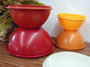 Vintage Tupperware Wonderlier Nest of 4 Bowls w/ Lids Harvest Colors #234 #235 #236 #237