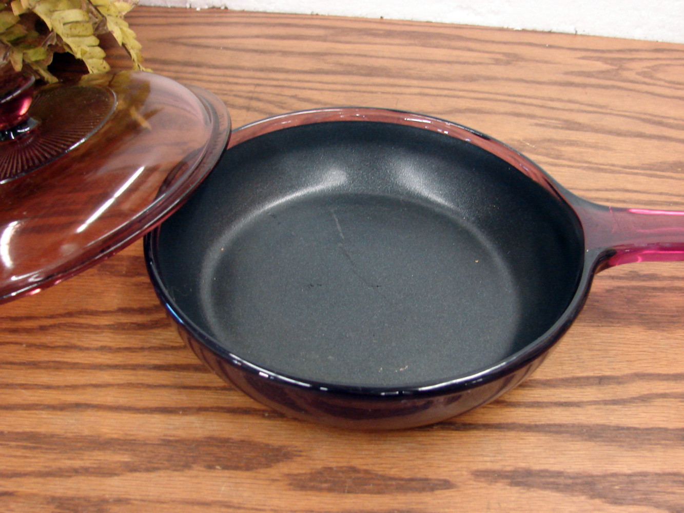 Vintage PYREX Glass Visions Cranberry 7" Non Stick Skillet Fry Pan w/ Lid - Image 2