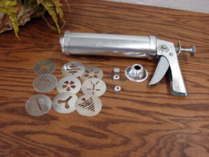 Vintage Complete Wear-Ever #3365 Spritz Cookie Press Gun Thickness Control 9 Discs 3 Tips