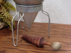 Vintage #462 Wear-Ever Aluminum Colander Strainer Chinois Sieve w/ Matching Removable 3 Leg Stand