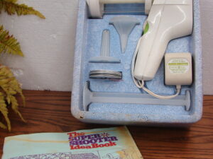 Complete Vintage Wear-Ever Super Shooter Electric Spritz Cookie Press Gun Foam No Box
