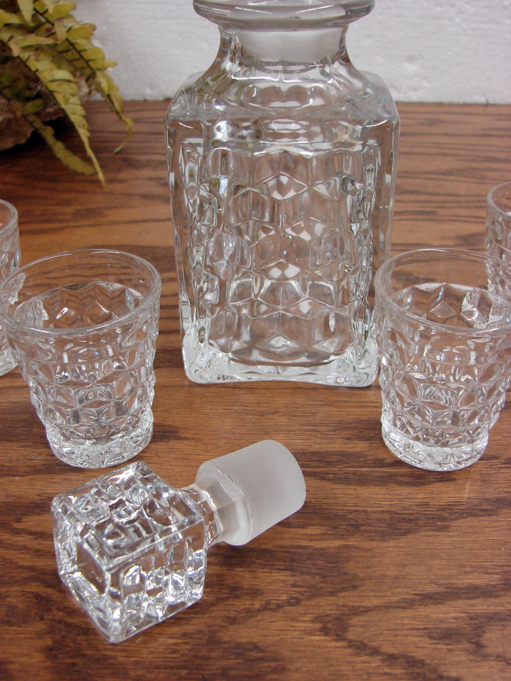8 pc Vintage Crystal Clear Fostoria American Cubist Cordial Square Decanter w/ Stopper Glass Set - Image 2