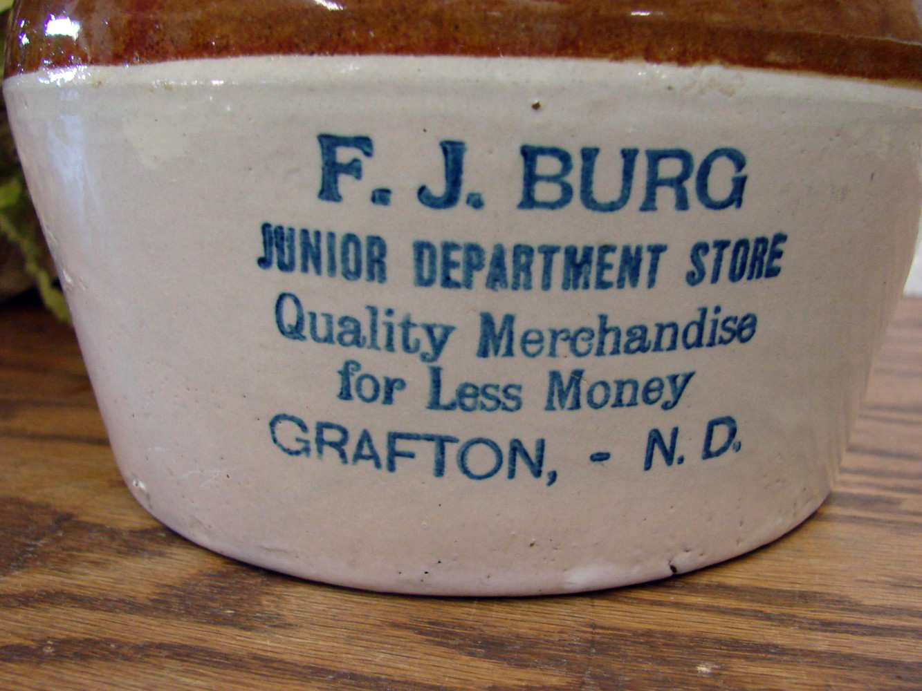 Vintage Red Wing Western Stoneware Burg Junior Department Store Grafton ND Advertising Bean Pot no Lid