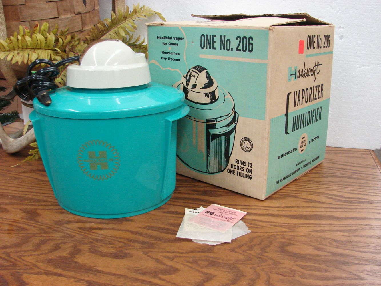 Like New Vintage Hankscraft #206 Turquoise MCM Vaporizer Humidifier in Box Tested Working
