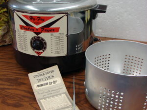 Vintage Electric Deep Fryer Slow Cooker Reliable Hy-Fry Chrome Tan M-200 Like New