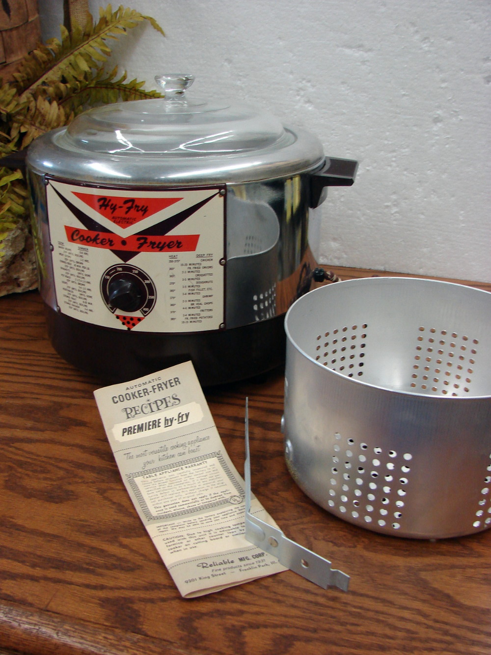 Vintage Electric Deep Fryer Slow Cooker Reliable Hy-Fry Chrome Tan M-200 Like New