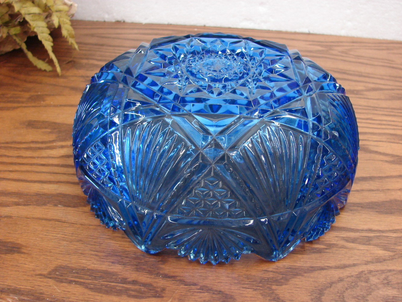 Vintage LE Smith Imperial Cobalt Blue Gold Rim Bowl w/ Fan Pinwheel Design - Image 3