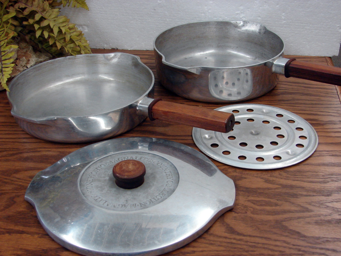 4 pc Country Collection Magnalite Wood Handle 10" Frying Pan Skillet Chicken Fryer Trivet #5610 #5569
