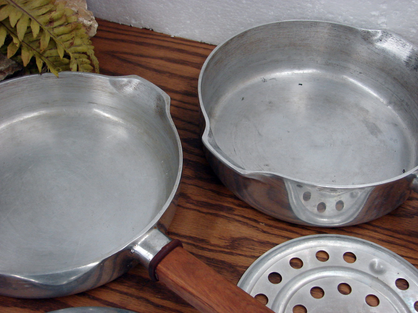 4 pc Country Collection Magnalite Wood Handle 10" Frying Pan Skillet Chicken Fryer Trivet #5610 #5569 - Image 2