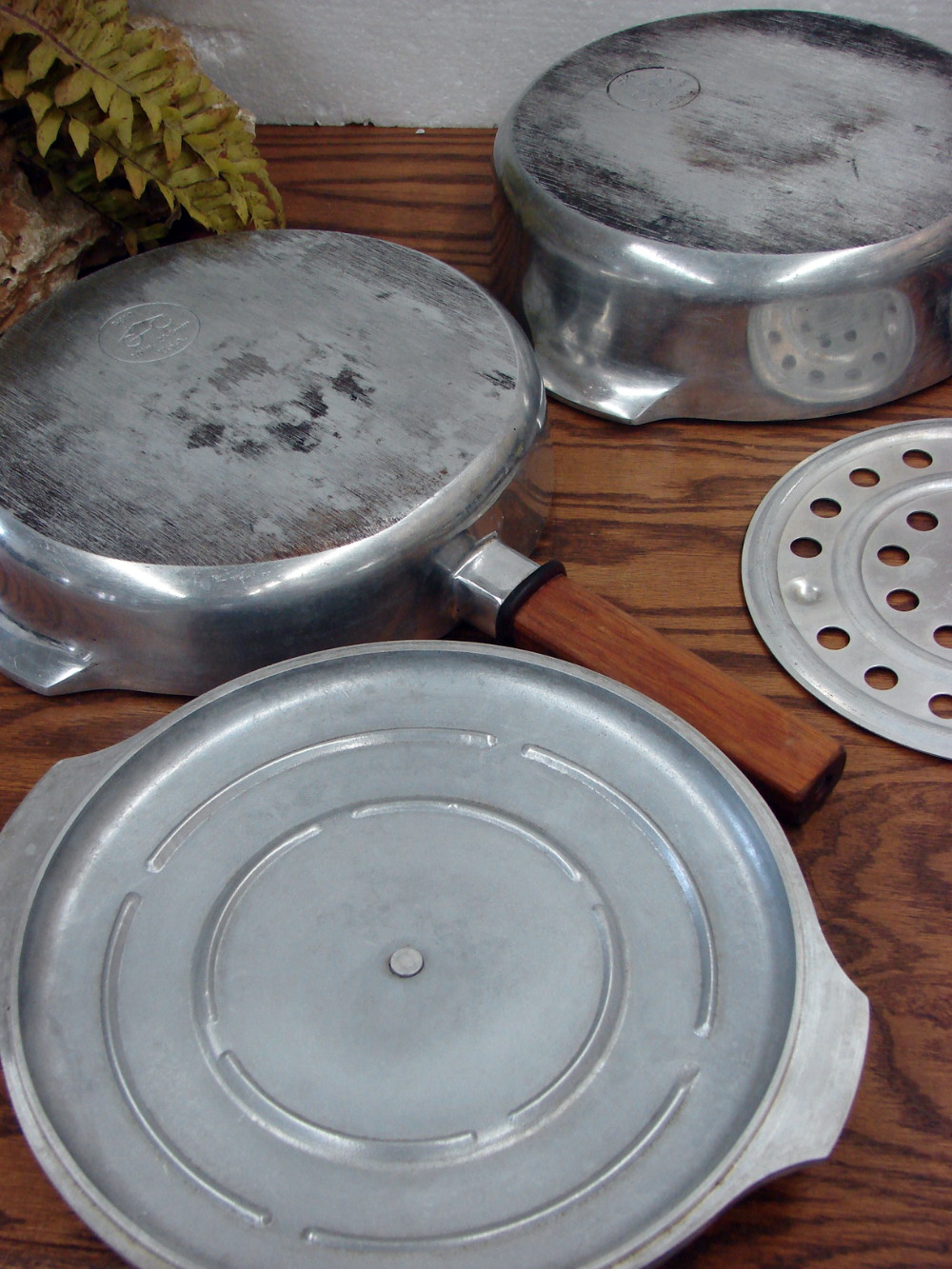 4 pc Country Collection Magnalite Wood Handle 10" Frying Pan Skillet Chicken Fryer Trivet #5610 #5569 - Image 3