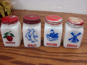 Set/4 Mixed Lot Vintage Milk Glass McKee Hazel Atlas Salt Pepper Shakers