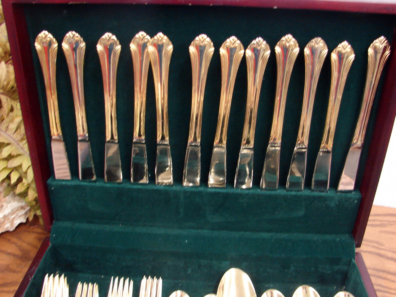 60 pc Set Oneida Bancroft Gold Stainless Flatware Silverware Set Service for 9 w/ Case - Image 7